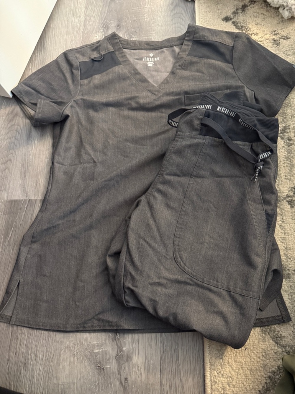 Med Couture Women’s Dark Charcoal Scrub Set - Deep Gray